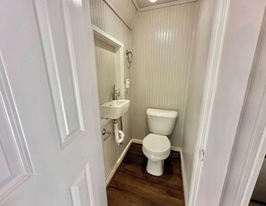 Unclassified image, 5 of 15, button - Sunny Bungalow Retreat w/Pool + 6 Person Golf Cart Included (Emerald Isle)