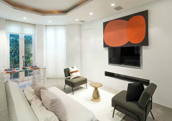 Unclassified image, 1 of 12, button