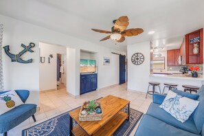 Living area - Sleep 10!~Ocean Views~2 Condos next door to one another! (Kihei)