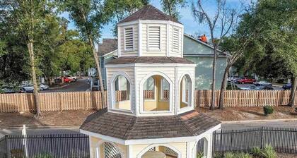 Cozy Beachy Riverwalk Condo – Close to Downtown & Beaches