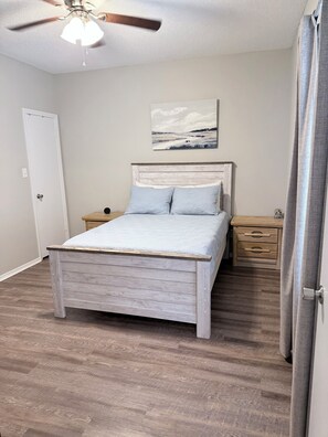 1 quarto, escrivaninha, Wi-Fi, roupa de cama