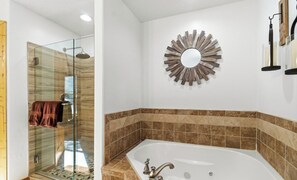 Bathroom - Willis Woods Cabin w/ Arcades and Fire Pit (Duck Creek Village)