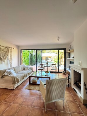 Living area - Oasis of tranquility in Costa Brava (Fontclara)