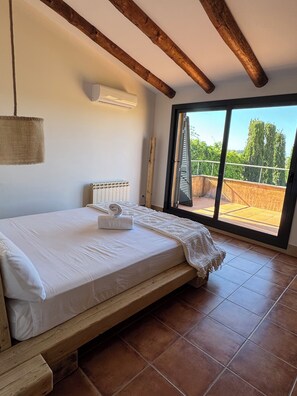 3 bedrooms, iron/ironing board, Internet, bed sheets - Oasis of tranquility in Costa Brava (Fontclara)