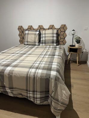 3 chambres, fer et planche à repasser, Wi-Fi, draps fournis