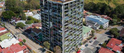 المنشأة من الخارج