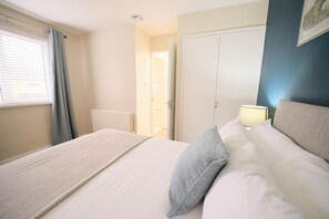 Unclassified image, 5 of 58, button - Derry City, Northern Ireland – Walled City Gatehouse (Londonderry)