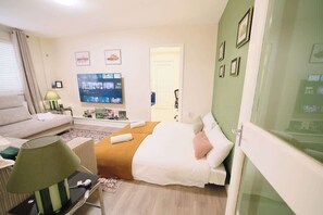 1 bedroom, iron/ironing board, WiFi, bed sheets