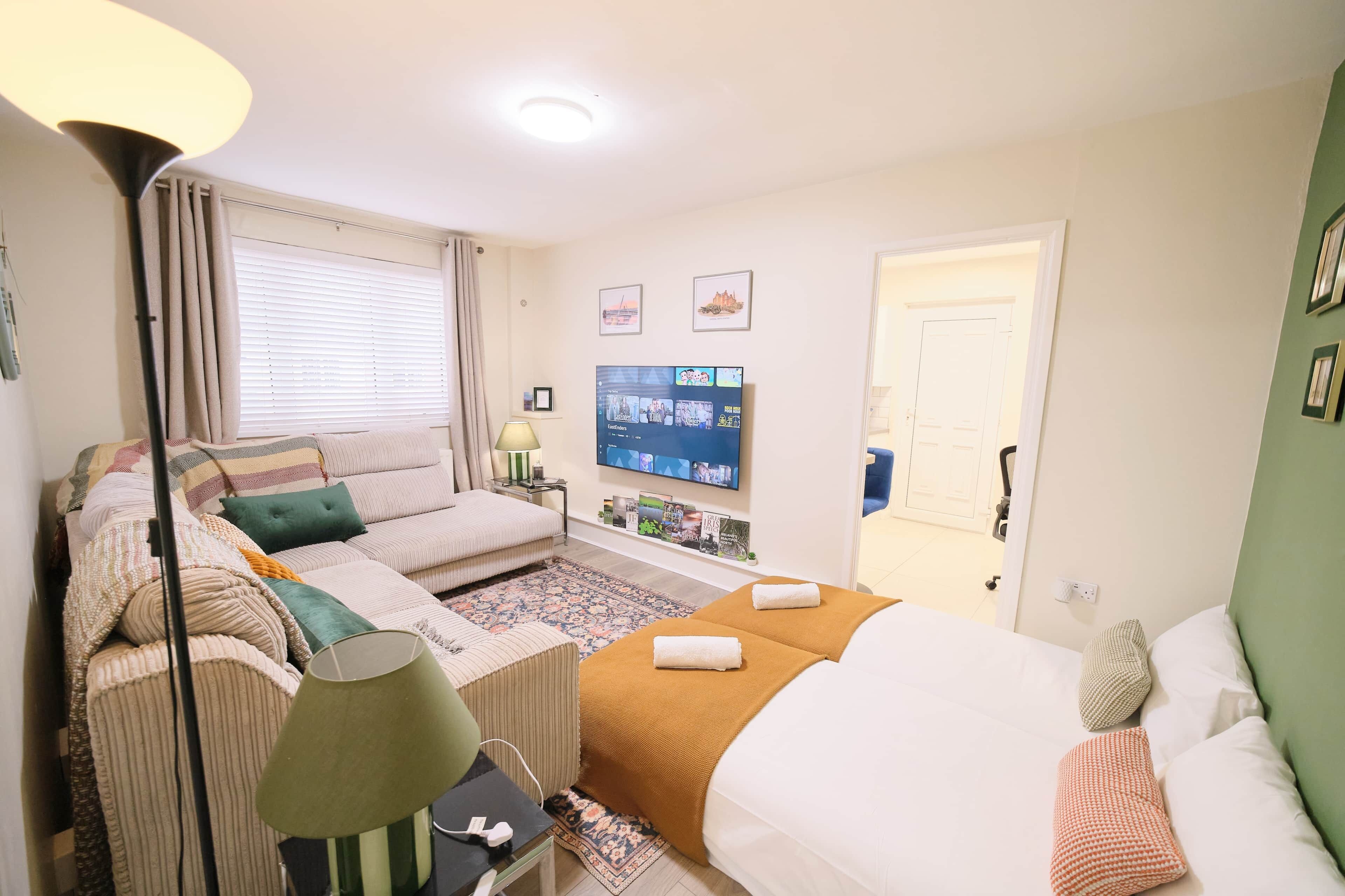 1 slaapkamer, een strijkplank/strijkijzer, wifi, beddengoed