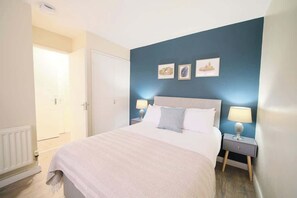 1 bedroom, iron/ironing board, WiFi, bed sheets - City Centre Apartment Beside The City Walls (Londonderry)