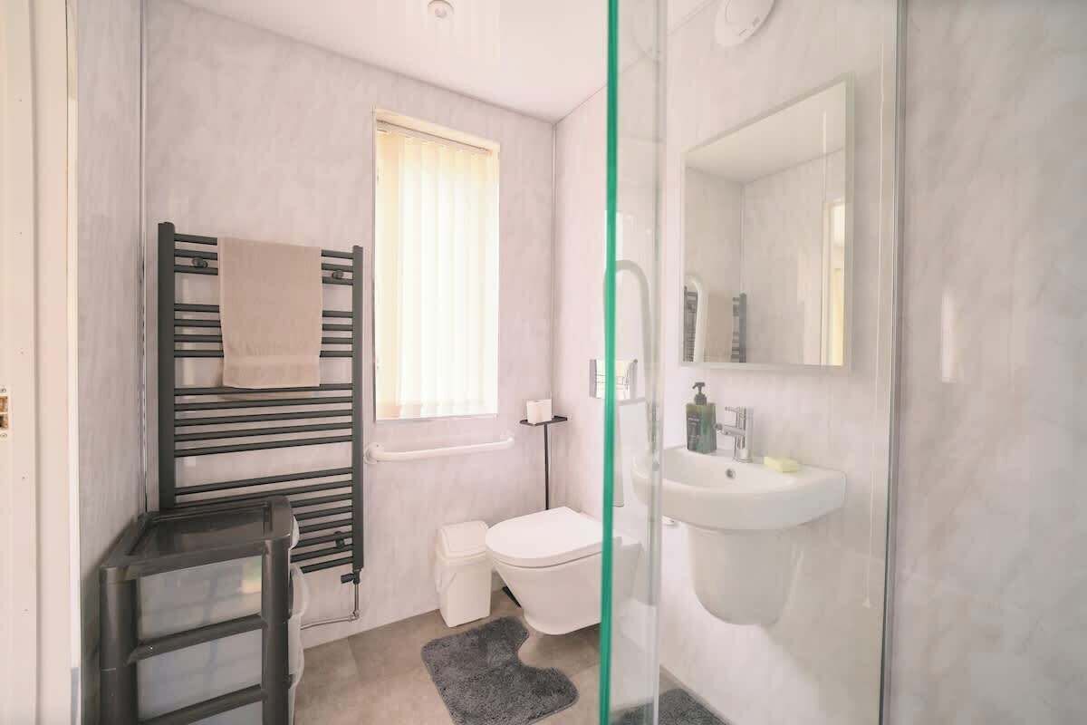 Shower, hair dryer, shampoo