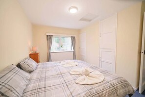 2 bedrooms, iron/ironing board, WiFi, bed sheets - Workers Accommodation, Discount for Longer Stays (Ballykelly)