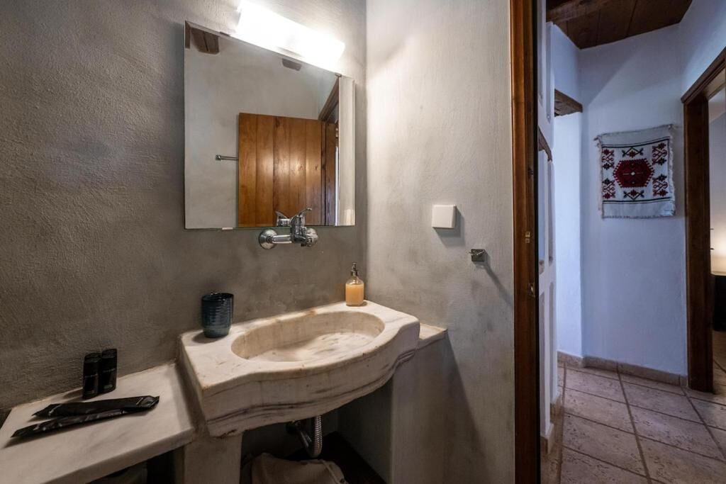 Dusch, hårtork, handdukar och tvål