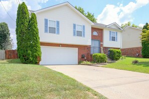 Exterior - Anolv's Place (Clarksville)