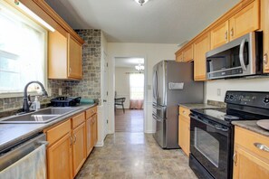 Private kitchen - Anolv's Place (Clarksville)