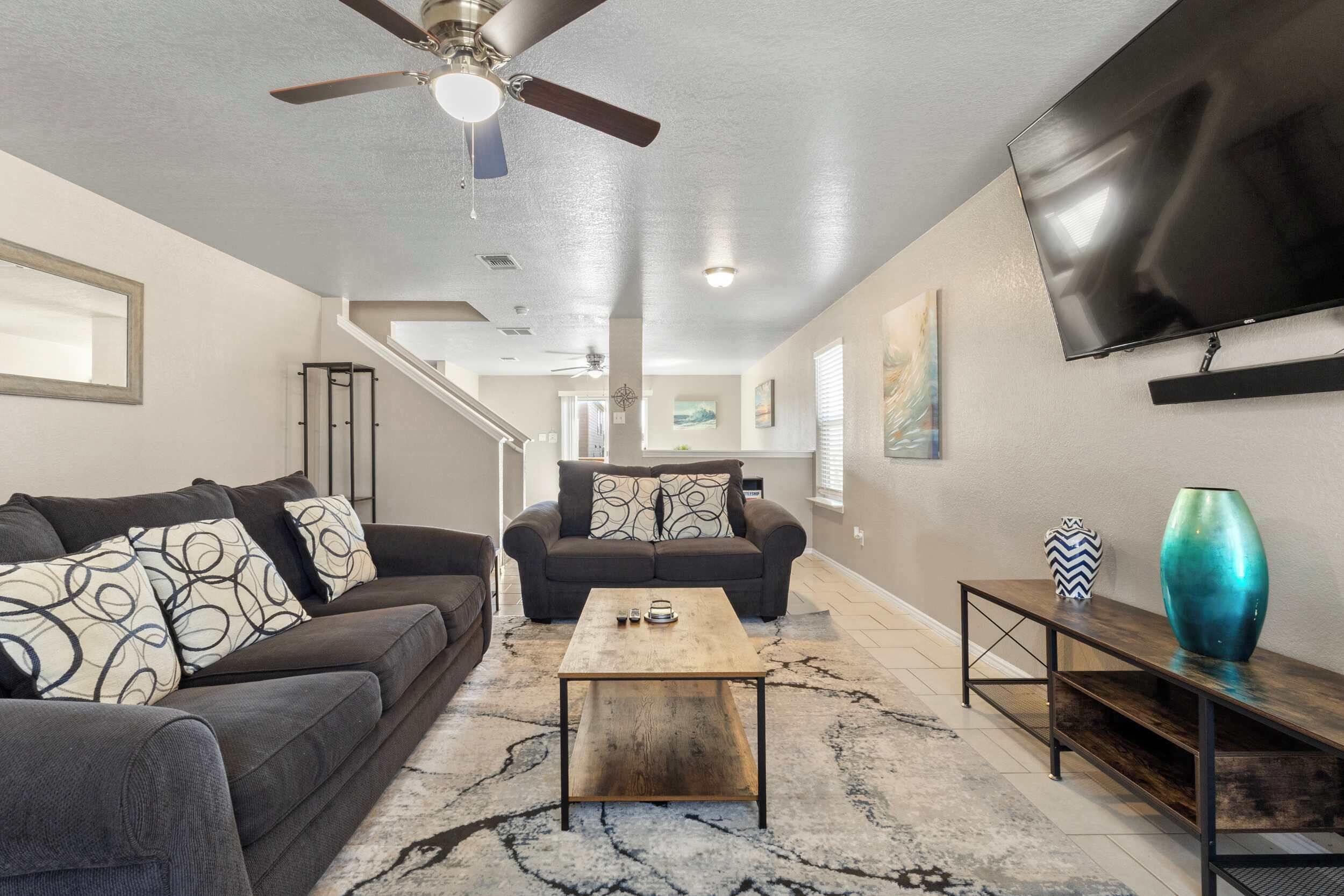 Televisión y oficina 