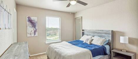 3 camere, una scrivania, ferro/asse da stiro, culla da viaggio