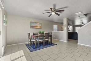 Dining - Spacious 3BR Getaway, Near Downtown & Ft Sam (San Antonio)