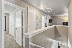 Interior - Spacious 3BR Getaway, Near Downtown & Ft Sam (San Antonio)