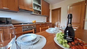 Dining - Small Villa "The Palm" (Colazza)