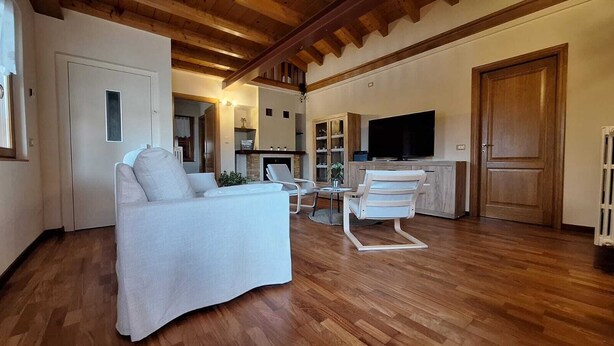 TV - Small Villa "The Palm" (Colazza)