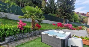 Outdoor spa tub - Small Villa "The Palm" (Colazza)