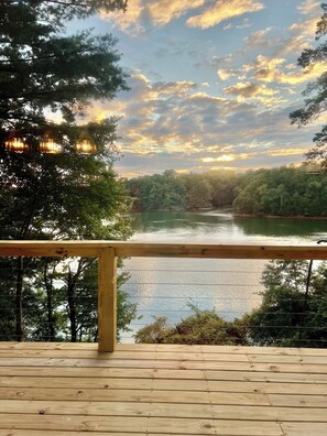 Property grounds - Summer dates available. Deep water, private dock, beautiful sunsets, fishing. (Gainesville)