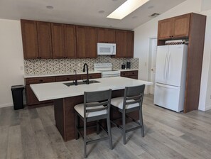 Private kitchen - Bullhead City Family Home (Bullhead City)