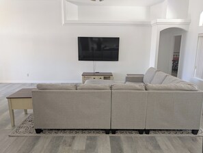 Living area - Bullhead City Family Home (Bullhead City)