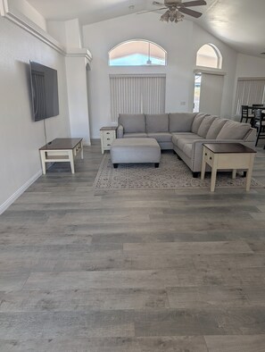 Living area - Bullhead City Family Home (Bullhead City)