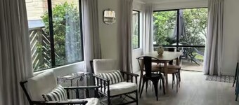 Beachside Mount location - newly renovated cottage steps from the beach