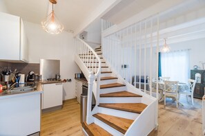 Microwave, oven, dishwasher, coffee/tea maker - Charming house in Perros-Guirec & private parking (Perros-Guirec)