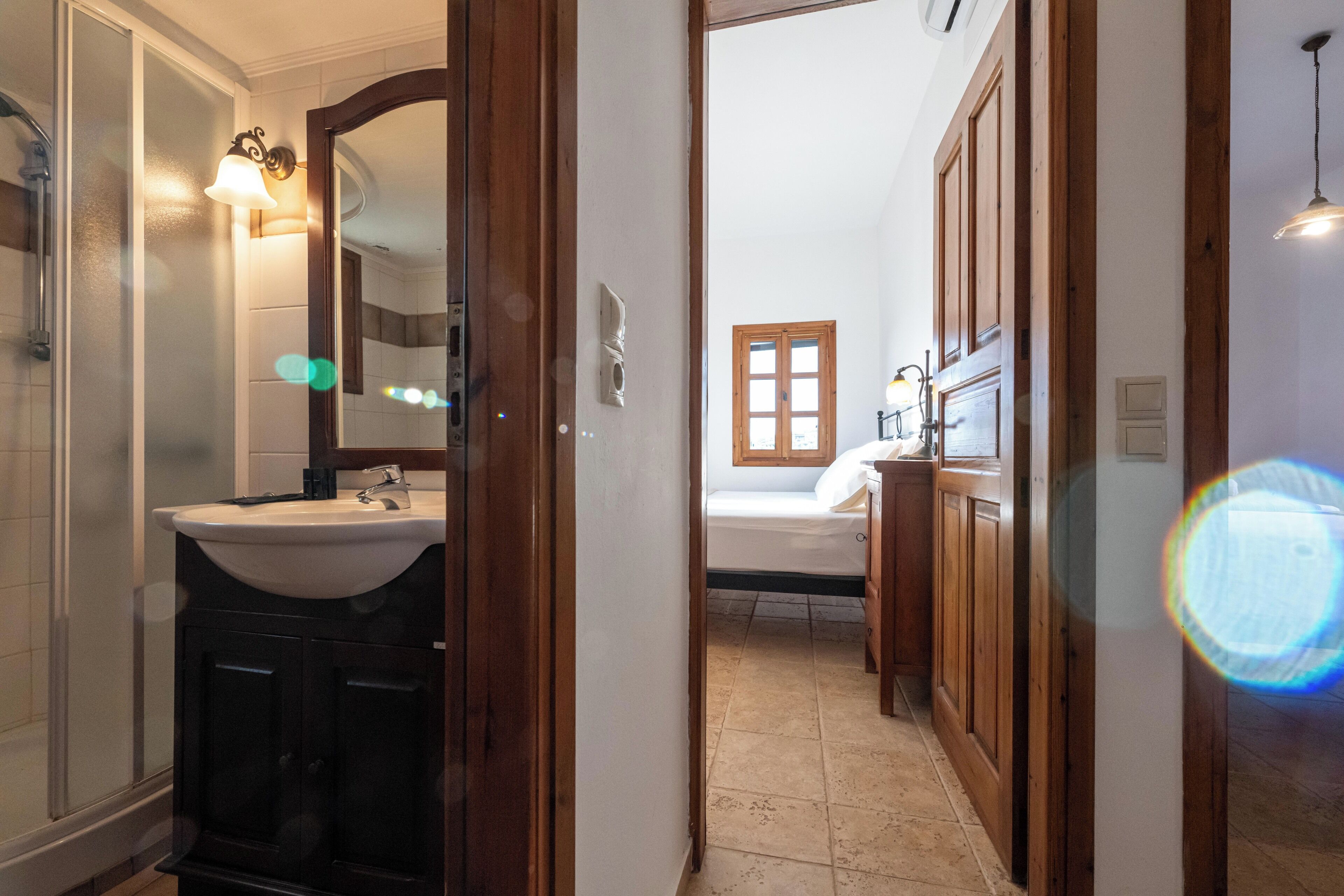 シャワー、ヘアドライヤー、タオル、石鹸