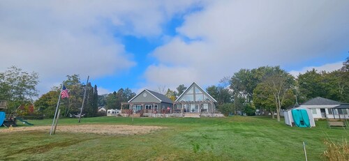 Lake house with Family Friendly atmosphere