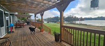 Lake house with Family Friendly atmosphere