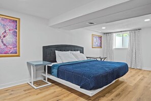 4 bedrooms, iron/ironing board, WiFi, bed sheets
