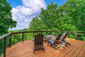 Terrace/patio - NEW! Woodcrest Cabin | Screen Porch | Swing Bed | WiFi | Fireplace | Fire Pit (Fort Payne)