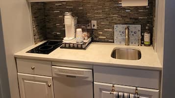Fridge, microwave, dishwasher, coffee/tea maker