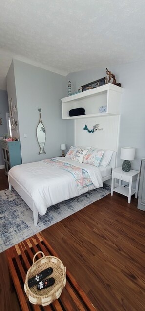 Iron/ironing board, WiFi, bed sheets - Relaxing Escape – Just a 5-Minute Walk to the Beauty of Perkins Cove (York)