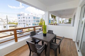 屋外ダイニングエリア