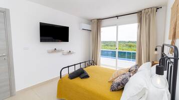 Desk, iron/ironing board, travel cot, WiFi