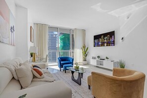 TV - Miami Getaway | Icon Brickell 1BR in Downtown (Miami)