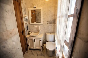 Hair dryer, towels, soap, shampoo - İkiz Konaklar (Şirince)