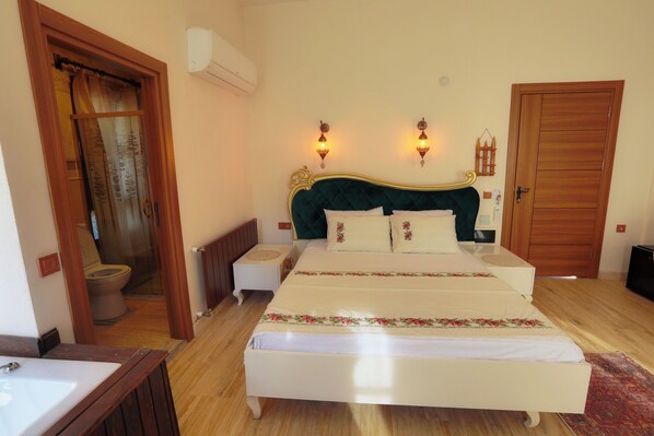 Työpöytä, kannettavalle tietokoneelle sopiva työtila, äänieristys