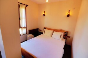 Desk, laptop workspace, soundproofing, free WiFi - İkiz Konaklar (Şirince)