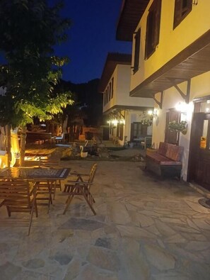 Unclassified image, 5 of 8, button