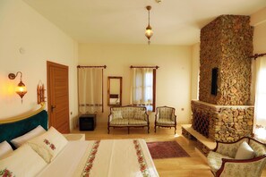 Desk, laptop workspace, soundproofing, free WiFi - İkiz Konaklar (Şirince)