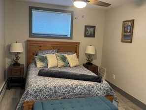 1 bedroom, iron/ironing board, free WiFi, bed sheets - 6th Ave Condo. Located in the center of town, right off Main Street. (Ouray)