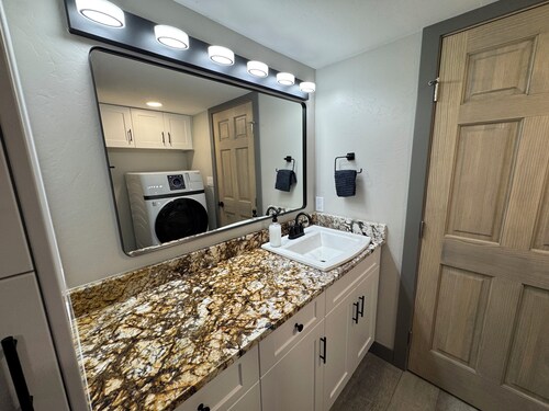 6th Ave Condo. Located in the center of town, right off Main Street.