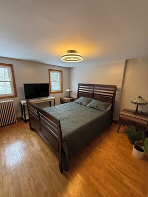 3 bedrooms, iron/ironing board, WiFi, bed sheets - Meg’s retreat (Presque Isle)